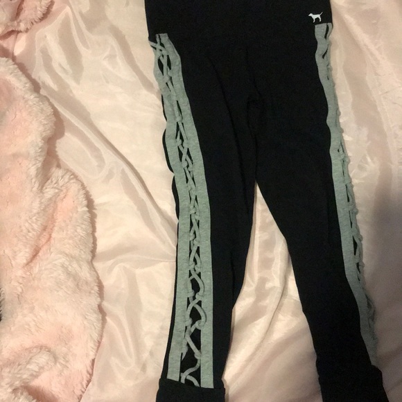 VS PINK crop yoga pants - Picture 2 of 4